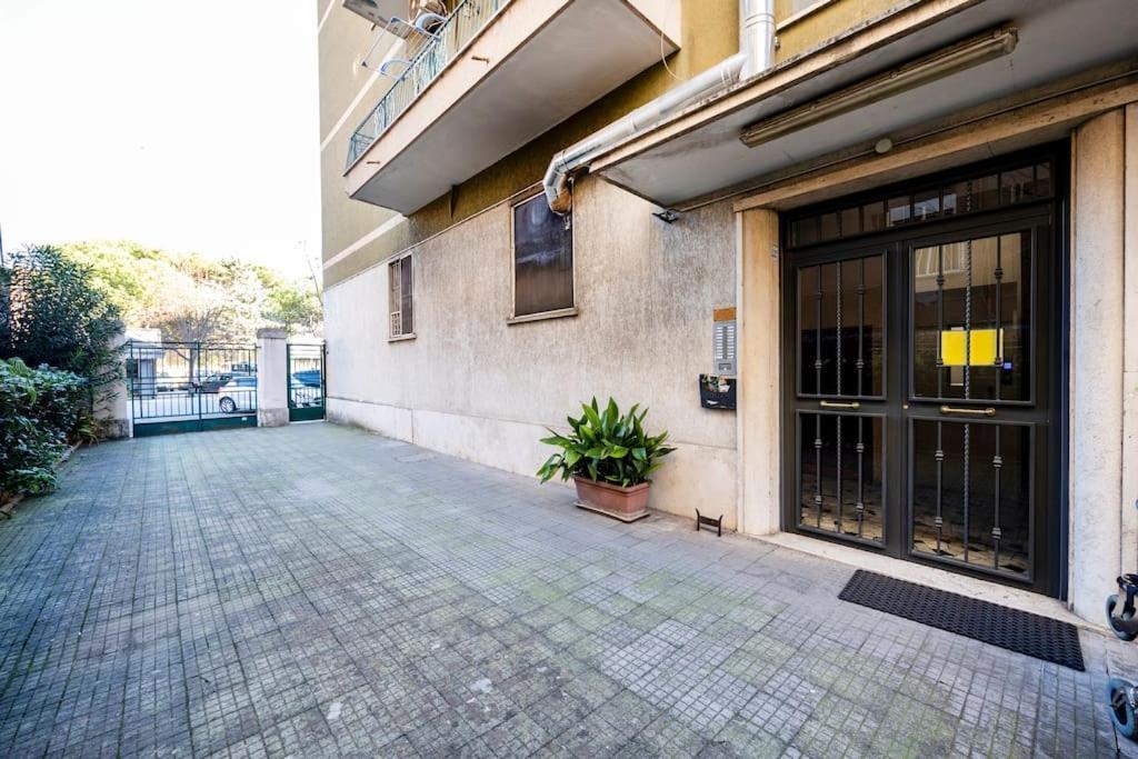 Stylish Air Conditionig Wifi Tv 50 Metro 4 Minutes Away Apartamento Roma