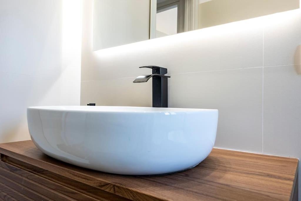 Apartamento Stylish Air Conditionig Wifi Tv 50 Metro 4 Minutes Away *
